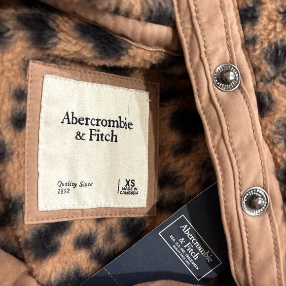 Abercrombie & Fitch Leopard Print Fleece Pullover- BRAND NEW - Picture 2 of 3